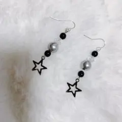 ハンドメイド 星型チャーム付きピアス　推し活　推し色