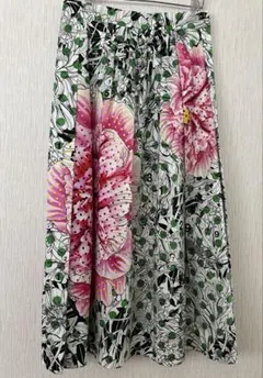 GUCCI プリーツスカート 花柄 昆虫柄 鳥柄　イタリア製 GUCCI プリーツスカート 花柄 昆虫柄 鳥柄 イタリア製 - メルカリ