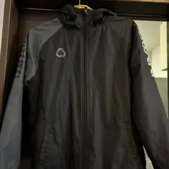 ブラックナイロンジャケット フード付き