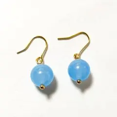 260＊ブルーカルセドニーのプチピアス＊8mm＊スカイブルー×ゴールド