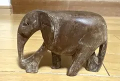 象と鹿の木彫り