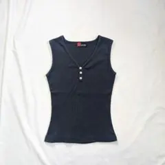 【unknown】リブ編み・ボタン付きスリムシルエットタンクトップ　ネイビー