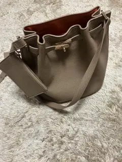 UNTITLED ターンロックワンハンドバッグ　未使用