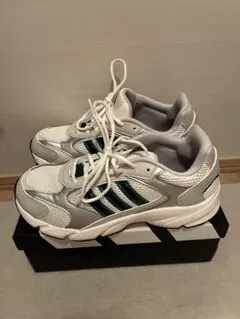 adidas スニーカー