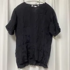 OKIRAKU ブラック 半袖 プリーツ加工 トップスのサムネイル