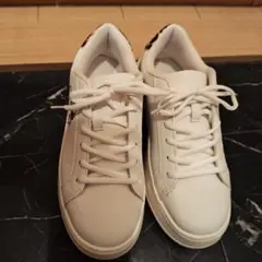 ハローキティ　スニーカー　L