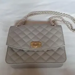 CHARLES & KEITH クレシダ キルトチェーンストラップバッグ