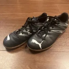 プーマ ジュニア フットサルシューズ ブラック 24.0 美品