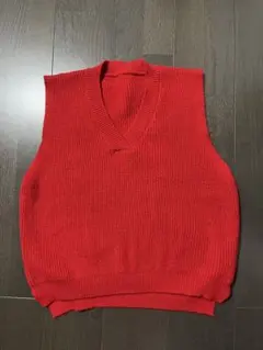 新品未使用レッド Vネック ニットベスト 赤