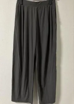 ユニクロ　ウルトラストレッチエアリズムワイドパンツ　グレー　オンライン限定サイズ