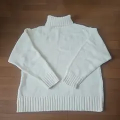 ホワイト タートルネック ニット