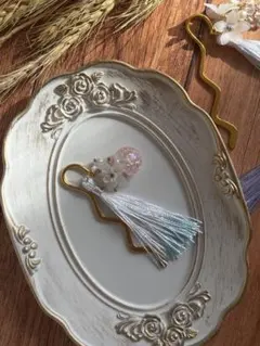 Item thumbnail for item 556575e9-c724-45d7-816e-a0a61c92c049