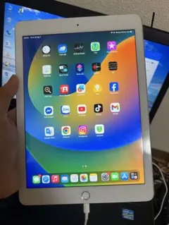 iPad (第７世代)Wi-Fi32GBシルバー UGREENコード、カバー付 iPad (第7世代)Wi-Fi32GBシルバー UGREENコード、カバー付 - メルカリ