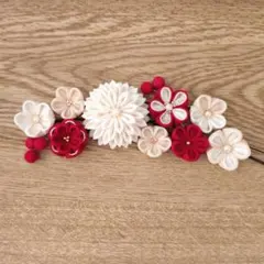 201. つまみ細工髪飾り　深紅 ベージュ オフホワイト ゴールド＊Uピン11本