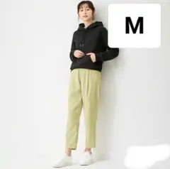 GU　ライトコーデュロイテーパードパンツ