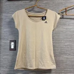 新品未使用adidas ベージュ Tシャツ Lサイズ