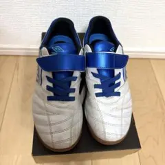 Umbro サッカー　トレーニングシューズ　ホワイト/ブルー　22cm