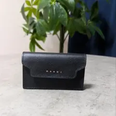 MARNI TRUNK サフィアーノ 三つ折り財布 ブラック - メルカリ