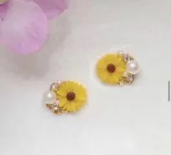 ♡ハンドメイド♡ビジューピアスorイヤリング№718ヒマワリ - メルカリ