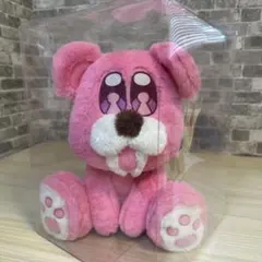 ピンクのクマのぬいぐるみ