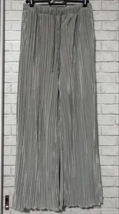プリーツパンツ