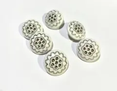 ホワイト花模様ボタン6個セット