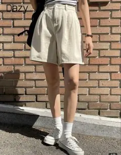 Dazy ハイウエスト プリーツ ショートパンツ アイボリーのサムネイル