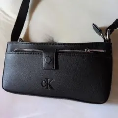 Calvin Klein スマホショルダーバッグのサムネイル