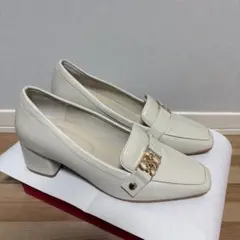 RANDA ホワイト ローファー　パンプス ゴールド金具 中ヒール　春パンプス