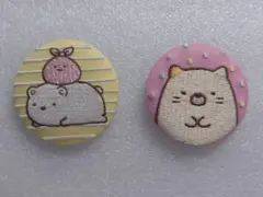 すみっコぐらし　ねこ　しろくま　ふろしき　刺繍缶バッジのサムネイル