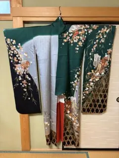 【売り切りたいです】振袖　成人式　正絹　友禅　深緑　御所車　桜　グレー　黒　金彩のサムネイル