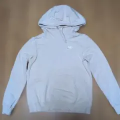 ベージュ パーカー