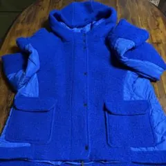 フード付きロイヤルブルーのジャケット