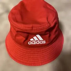adidas バケットハット レッド
