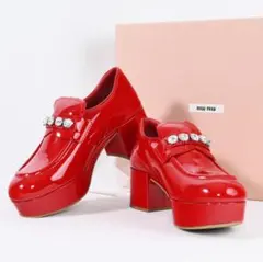 【新品】 MIU MIU パテント ビジュー ローファー レッド 23.5cmのサムネイル
