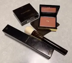 TOM FORD パウダーチーク オレンジ系 ブラシ付きのサムネイル