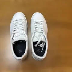 ホワイトローカットスニーカーのサムネイル