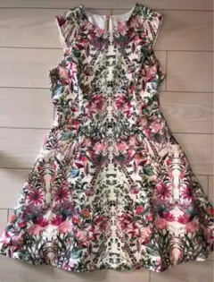 美品　TED BAKER 花柄ワンピース