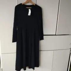 ユニクロ　ポンチフレアワンピース　M　ブラック　新品