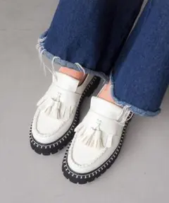 【極美品/L】byあしながおじさん 軽量 厚底キルトタッセルローファー 白のサムネイル