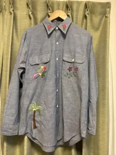 刺繍デザインの長袖シャツ　古着　ビンテージ