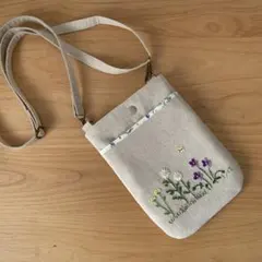 手刺繍　ミニショルダーバック　スマホショルダー　ハンドメイド