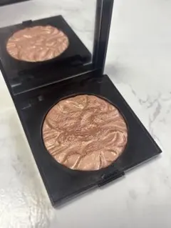 ローラメルシエ　フェイスイルミネーター　インディスクレションのサムネイル