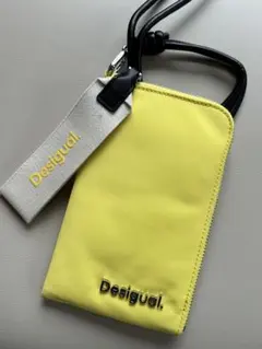 Desigual（デシグアル）ナイロン マキシスマートフォンバッグ