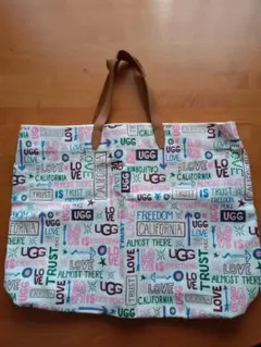 UGG アグ トートバッグ マルチカラー ロゴ柄 CALIFORNIA