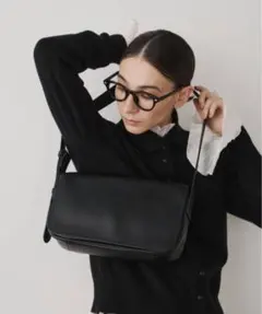 Libra cue フラップショルダーレクタングルバッグ