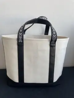 キャンバストートバッグ ブラックとホワイト