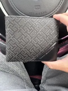 【現在値下げ中！！必見超美品】TOMMY HILFIGER 2つ折り財布
