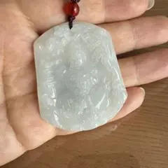 ミャンマー翡翠製彫刻ペンダント