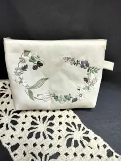 ファスナーポーチ　手刺繍　お花